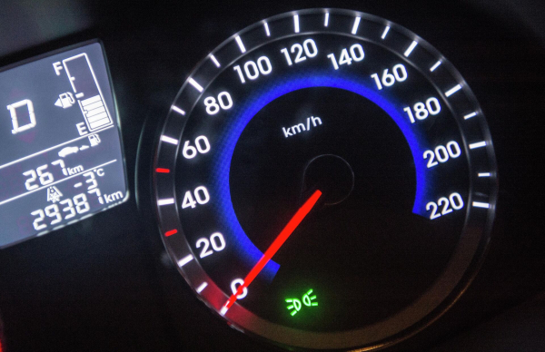 Штраф за скорость в 2025 году: где о нем узнать и как оплатить