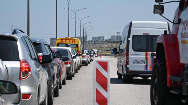 Крымский мост открыли после второго за день перекрытия движения автотранспорта