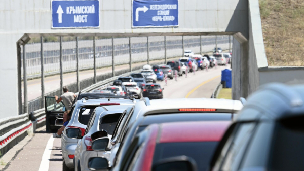 В очереди у Крымского моста скопилось более 2,3 тыс автомобилей