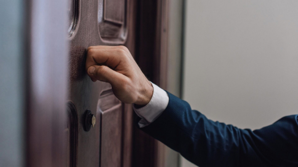 Замужняя женщина с детьми является среднестатистическим портретом коллектора