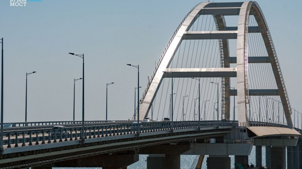 Движение автотранспорта по Крымскому мосту временно перекрыли