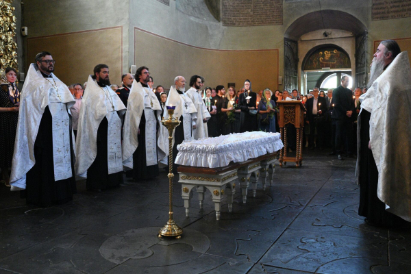 Отпевание князя Александра Трубецкого проходит в Донском монастыре