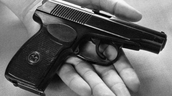 ФССП планирует ограничить должников в возможности получать разрешение на оружие