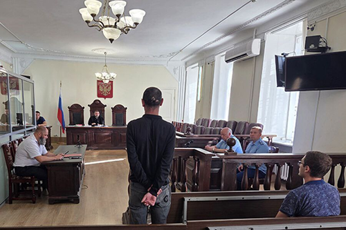 Азербайджанца-нелегала, справившего нужду на Вечный огонь в Туле, отправят в колонию