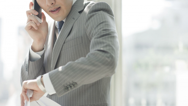 За постоянные опоздания работнику грозит выговор или увольнение