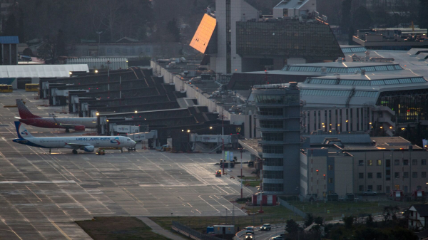 Аэропорт Сочи планирует обслужить до конца дня 56 рейсов на вылет и 61 на прилет