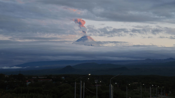 Камчатское авиационное предприятие изменило маршруты для обхода зон пеплопада