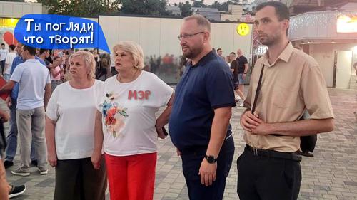 Мэр Алушты по вечерам гуляет по набережной для безопасности отдыхающих