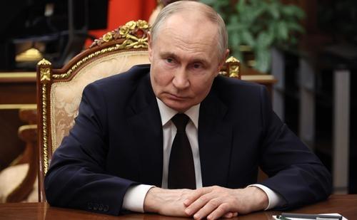 Спаситель Отечества: Как Путин ведёт Россию к новой эре величия